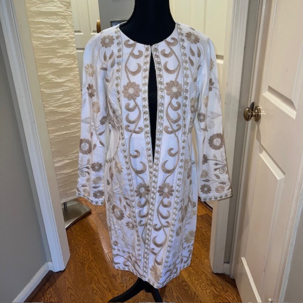 Ruby Yaya Suzani-Style Embroidered Jacket in White & Gold (Sz S)
